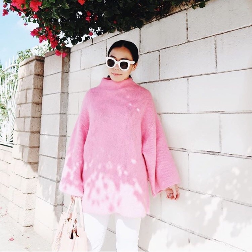 HM pink sweater